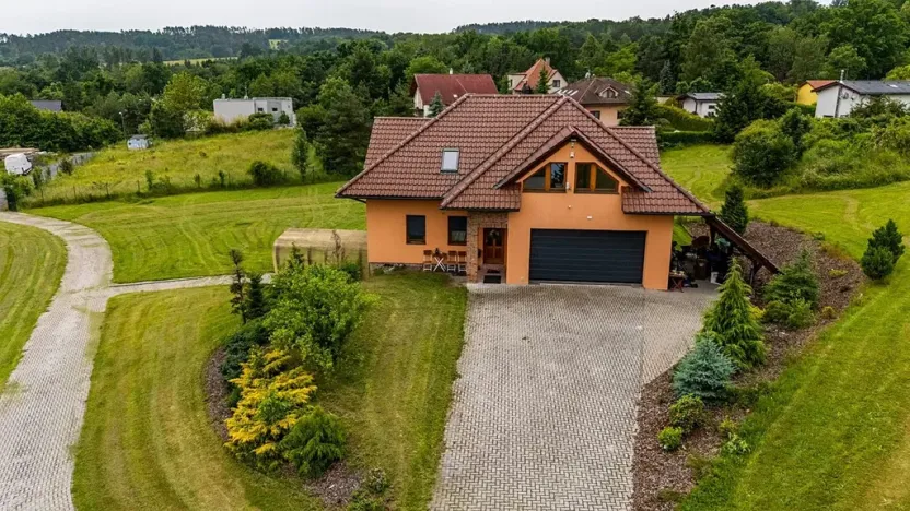 Prodej rodinného domu, Buš, 375 m2