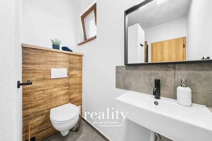 Prodej apartmánu, Perná, 205 m2