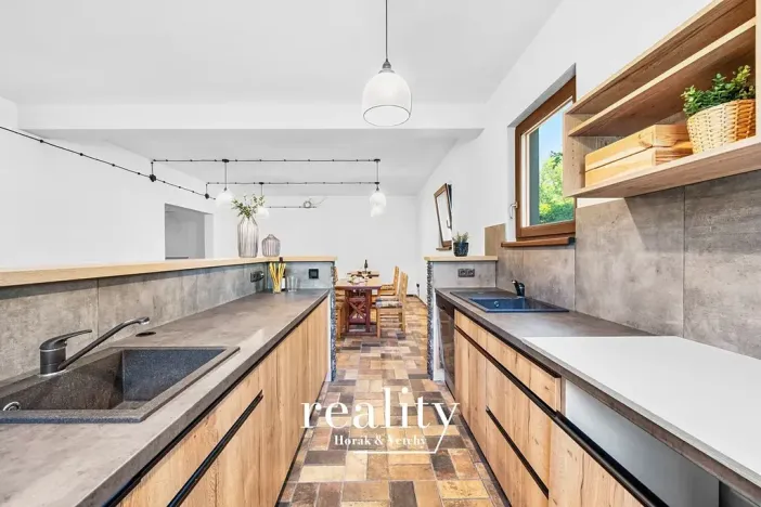 Prodej vícegeneračního domu, Perná, 205 m2