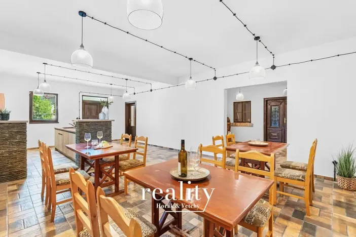 Prodej rodinného domu, Perná, 205 m2