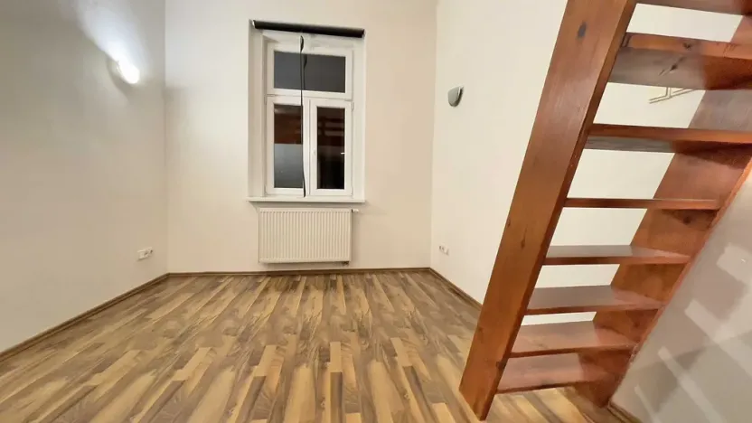 Pronájem bytu 1+kk, Praha - Vysočany, Freyova, 17 m2