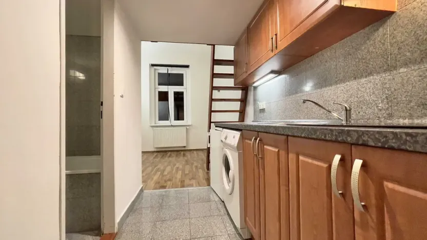 Pronájem bytu 1+kk, Praha - Vysočany, Freyova, 17 m2