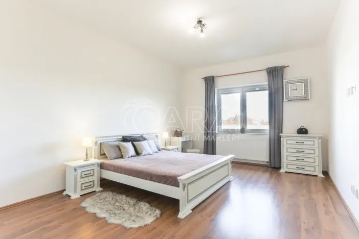 Prodej rodinného domu, Jesenice, Papoušková, 695 m2