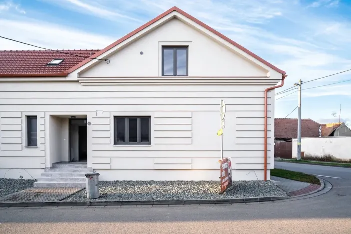 Prodej bytu 4+kk, Přísnotice, Žabčická, 104 m2