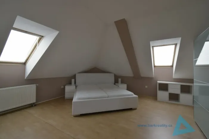 Pronájem bytu 4+1, Nová Paka, P. Bezruče, 87 m2