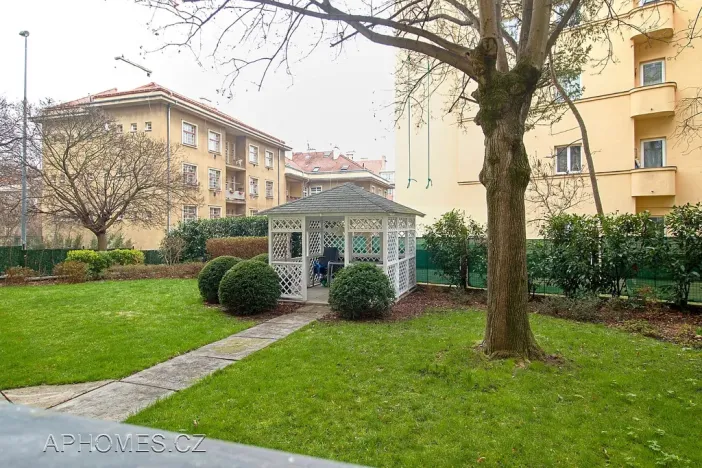 Pronájem bytu 1+kk, Praha - Vršovice, Tolstého, 30 m2