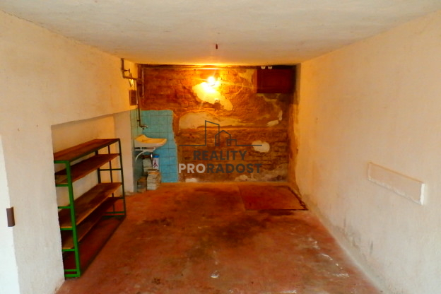 Pronájem garáže, Znojmo, Palliardiho, 18 m2