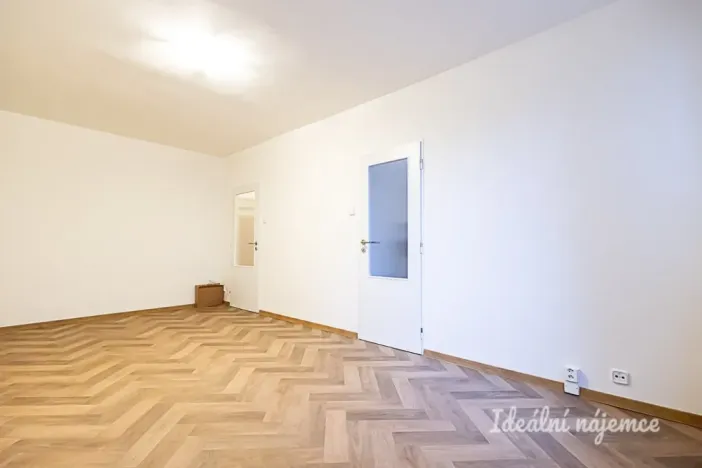 Pronájem bytu 1+1, Praha - Strašnice, Křenická, 35 m2