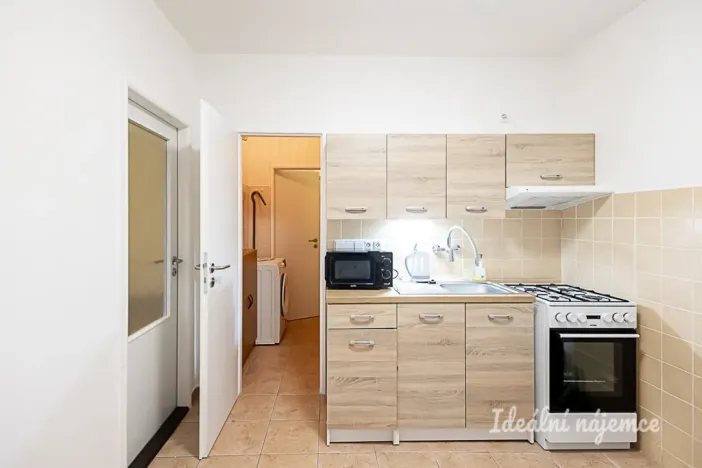 Pronájem bytu 1+1, Praha - Strašnice, Křenická, 35 m2