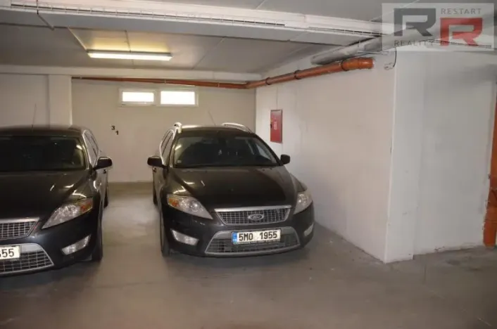 Pronájem garážového stání, Olomouc - Nové Sady, Handkeho, 12 m2