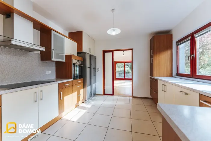 Prodej rodinného domu, Pohořelice, Školní, 350 m2