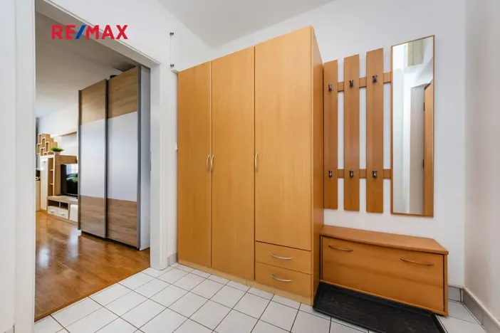 Pronájem bytu 1+kk, Praha - Suchdol, Internacionální, 41 m2