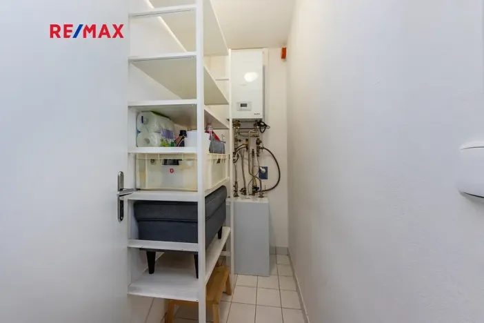 Pronájem bytu 1+kk, Praha - Suchdol, Internacionální, 41 m2