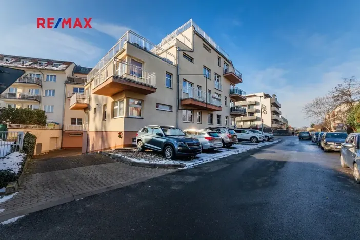 Pronájem bytu 1+kk, Praha - Suchdol, Internacionální, 41 m2