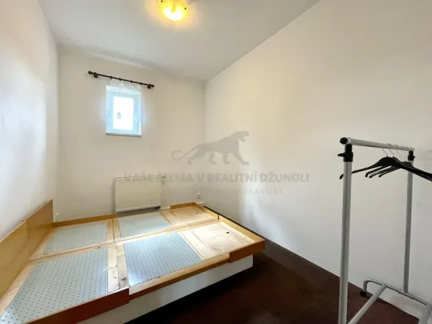 Pronájem atypického bytu, Praha - Strašnice, Pod strání, 9 m2