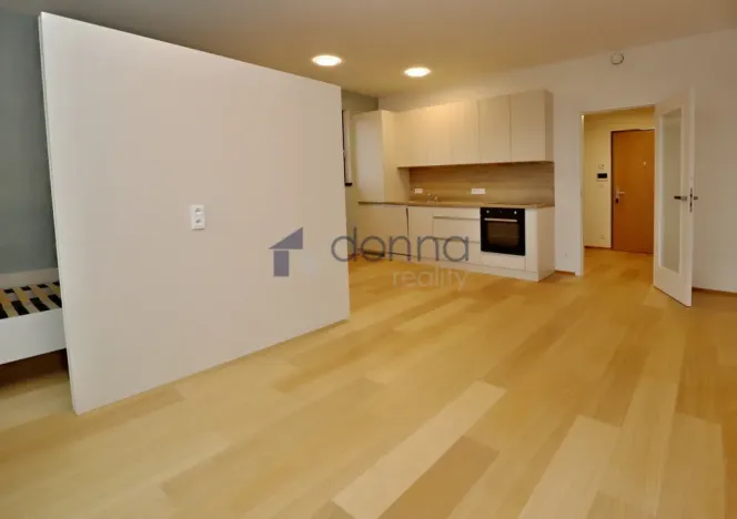 Pronájem bytu 1+kk, Praha, V třešňovce, 43 m2