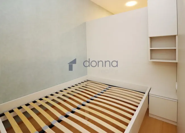 Pronájem bytu 1+kk, Praha, V třešňovce, 43 m2