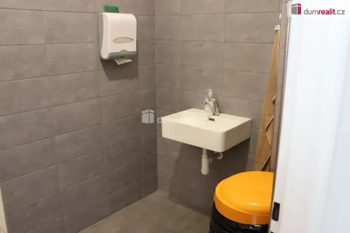 Pronájem kanceláře, Olomouc - Chválkovice, Libušina, 488 m2