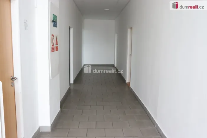 Pronájem kanceláře, Olomouc - Chválkovice, Libušina, 3276 m2