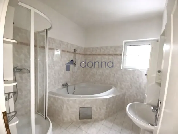 Pronájem rodinného domu, Praha, K vinicím, 251 m2