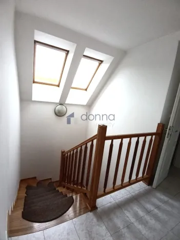 Pronájem rodinného domu, Praha, K vinicím, 251 m2