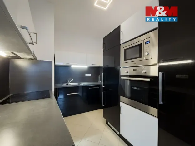 Pronájem bytu 2+kk, Praha - Hloubětín, Nademlejnská, 49 m2