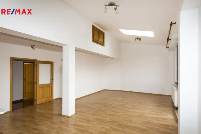 Pronájem bytu 4+kk, Bystřany - Světice, nám. J. Koziny, 95 m2