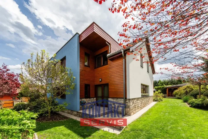 Pronájem rodinného domu, Dubné, 261 m2