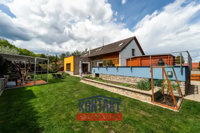 Pronájem rodinného domu, Dubné, 261 m2