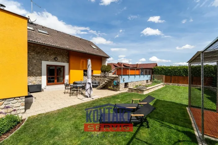 Pronájem rodinného domu, Dubné, 261 m2