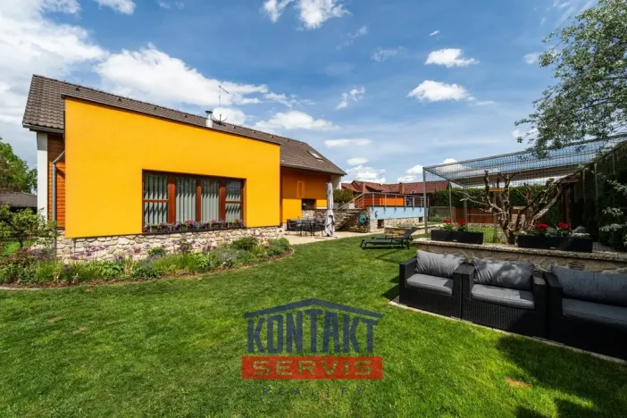 Pronájem rodinného domu, Dubné, 261 m2