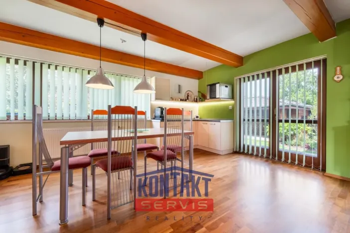 Pronájem rodinného domu, Dubné, 261 m2