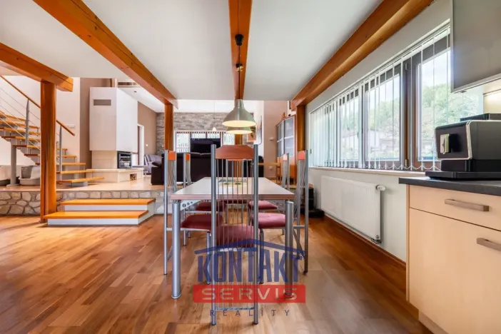 Pronájem rodinného domu, Dubné, 261 m2