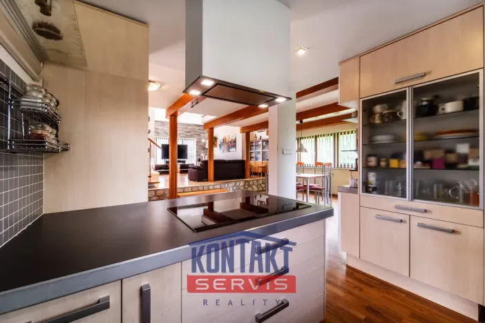 Pronájem rodinného domu, Dubné, 261 m2