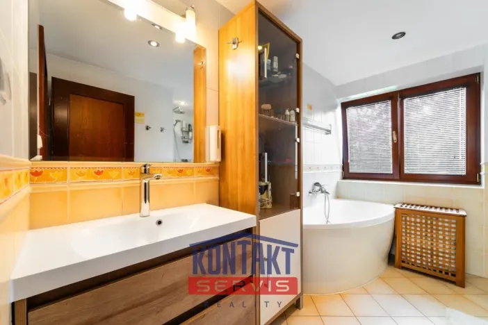 Pronájem rodinného domu, Dubné, 261 m2