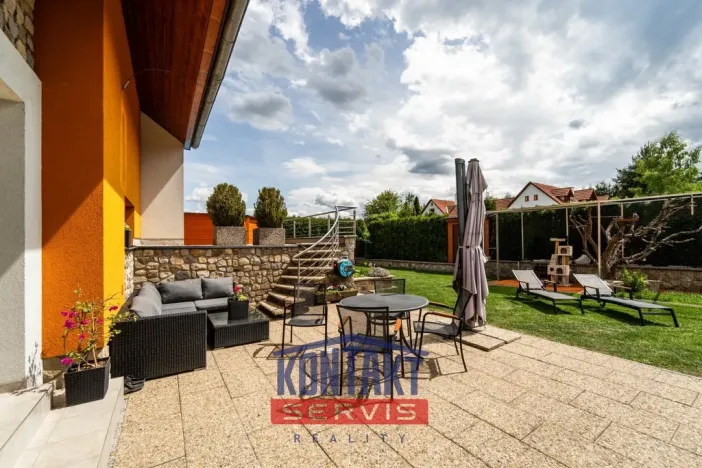 Pronájem rodinného domu, Dubné, 261 m2