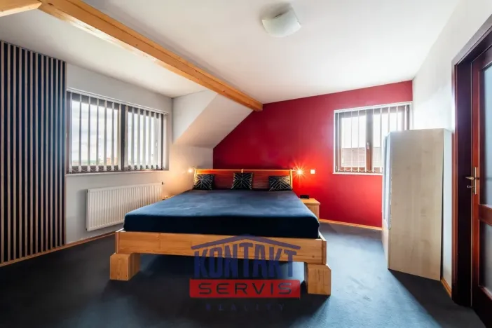 Pronájem rodinného domu, Dubné, 261 m2