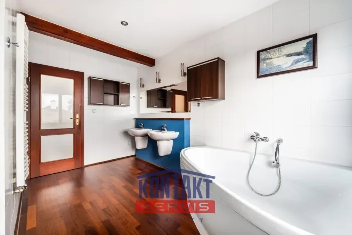 Pronájem rodinného domu, Dubné, 261 m2