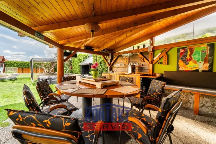 Pronájem rodinného domu, Dubné, 261 m2