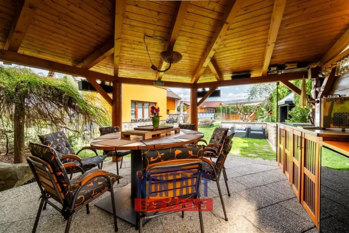 Pronájem rodinného domu, Dubné, 261 m2