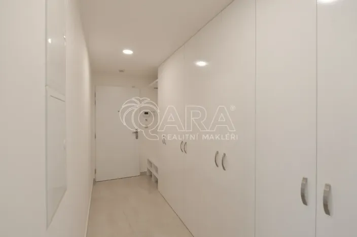 Pronájem bytu 2+kk, Praha - Vysočany, Sokolovská, 54 m2
