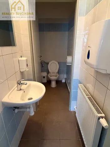 Pronájem komerční nemovitosti, Hradec Králové, Zemědělská, 695 m2