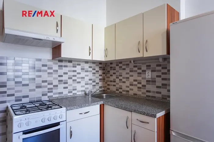 Pronájem bytu 1+1, Praha - Vinohrady, Velehradská, 40 m2