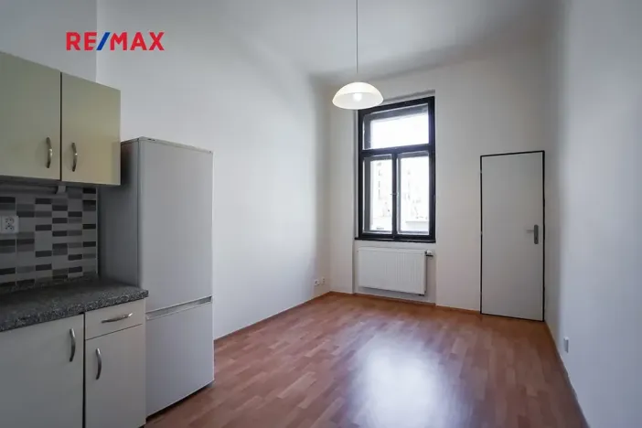 Pronájem bytu 1+1, Praha - Vinohrady, Velehradská, 40 m2