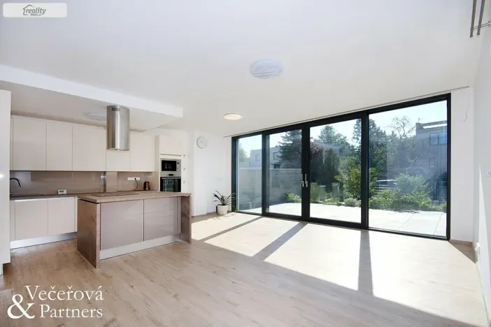 Pronájem rodinného domu, Praha - Břevnov, Oddělená, 250 m2