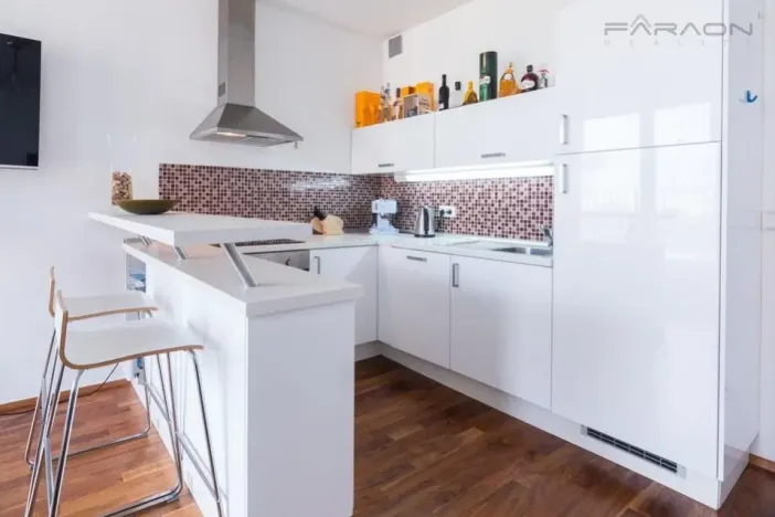 Pronájem bytu 2+kk, Praha - Smíchov, Švédská, 60 m2