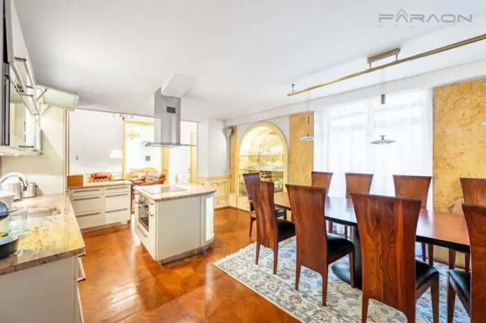 Prodej atypického bytu, Praha - Staré Město, Smetanovo nábřeží, 142 m2