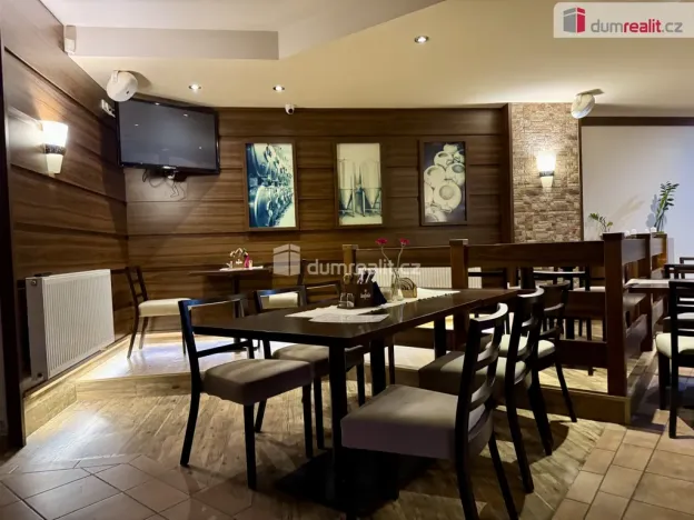 Prodej restaurace, Topolná, 908 m2