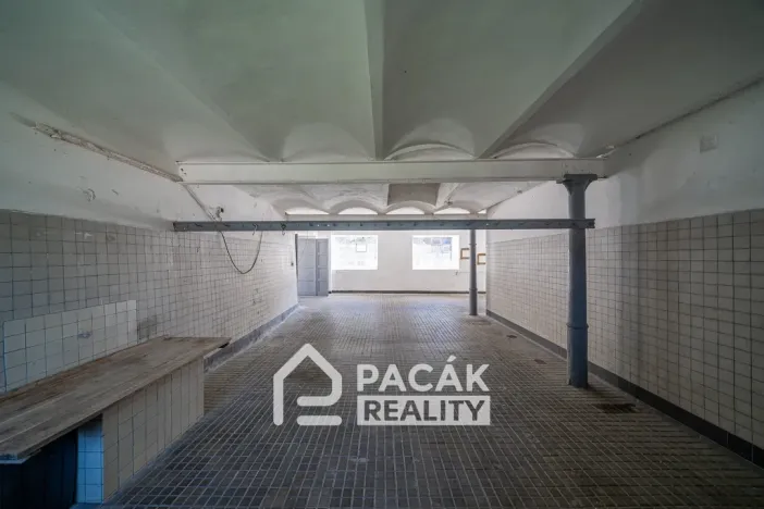 Prodej výrobních prostor, Tršice, 1000 m2