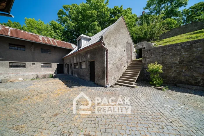 Prodej výrobních prostor, Tršice, 1000 m2